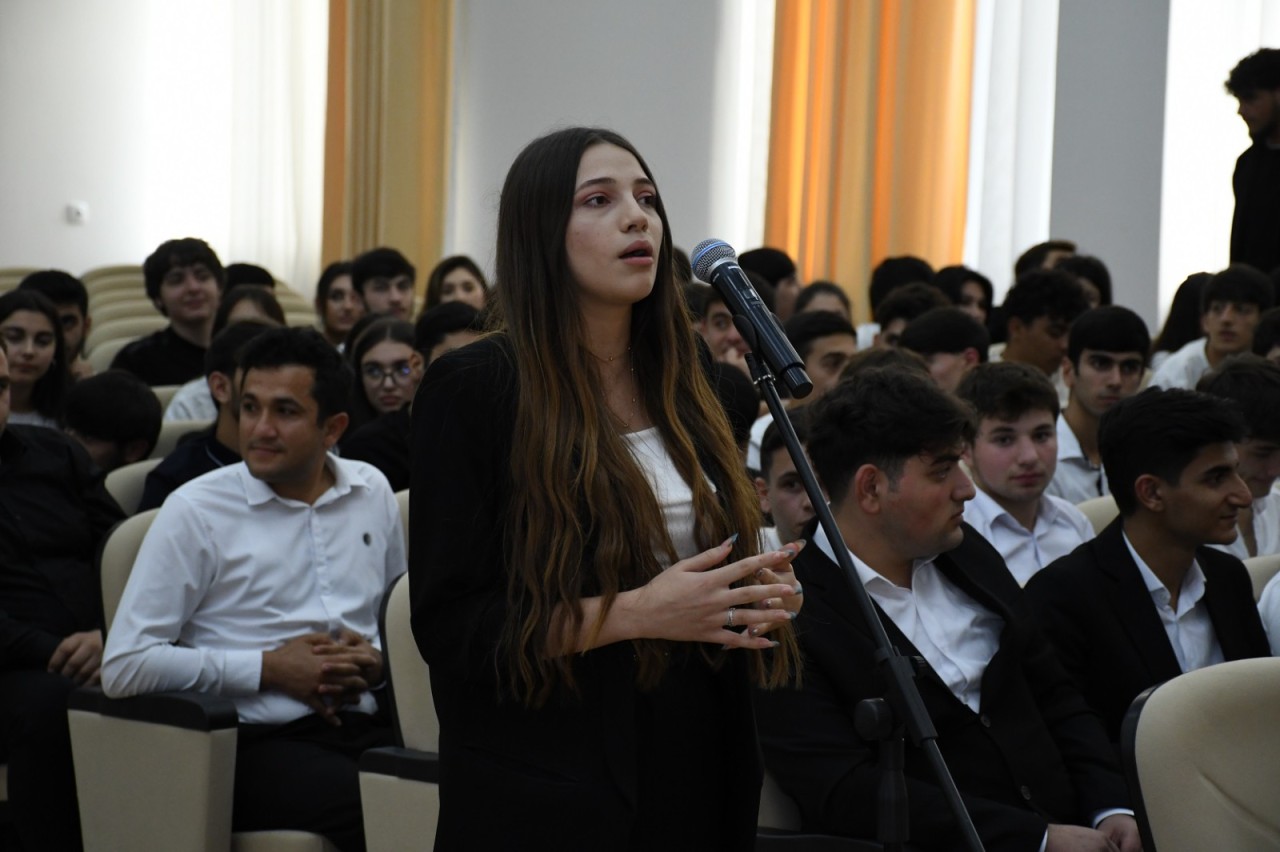 Zəfər Qurbanov tələbələrlə görüşdü - FOTOLAR